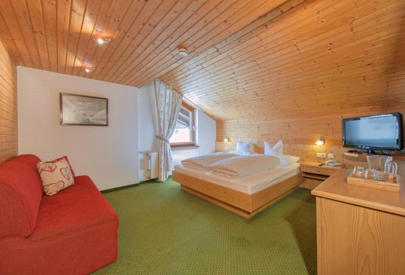 Zürs Haus Kueng Bed & Breakfast エクステリア 写真