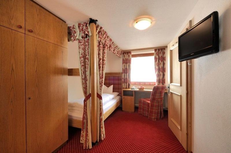 Zürs Haus Kueng Bed & Breakfast エクステリア 写真