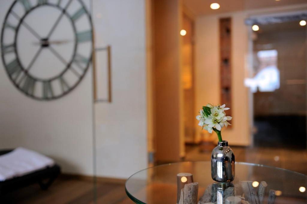 Zürs Haus Kueng Bed & Breakfast エクステリア 写真